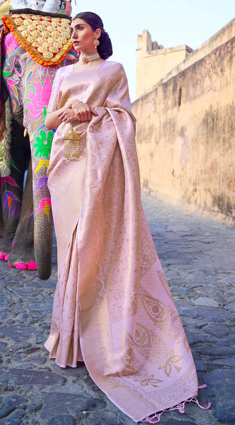 Prominent Baby Pink Kanjivaram Silk Saree with Entrancing Blouse Piece