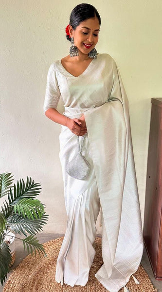 Inspiring Off White Kanjivaram Silk Saree With Arresting Blouse Piece