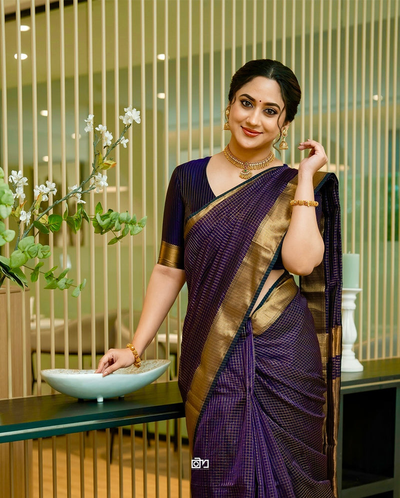Threads of Glory: Luxe Kanjivaram for Modern Elegance