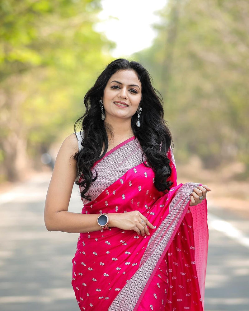 Exquisite Banarasi Silk Saree with Gold Zari Weaving pink