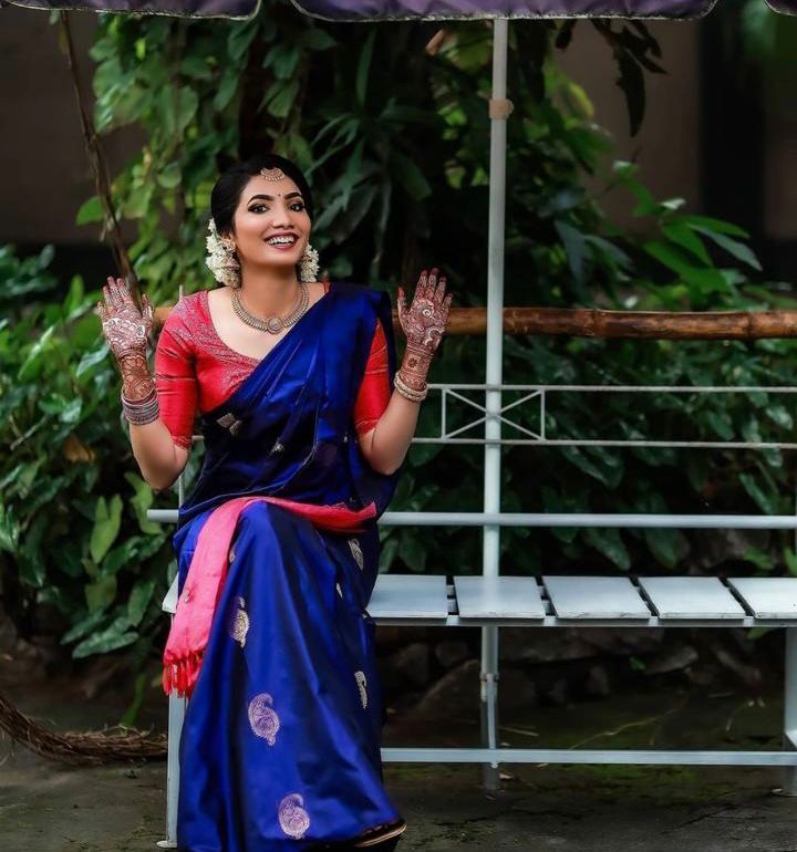 Traditional Wear Lichi Silk Saree with Stunning Zari Patterns