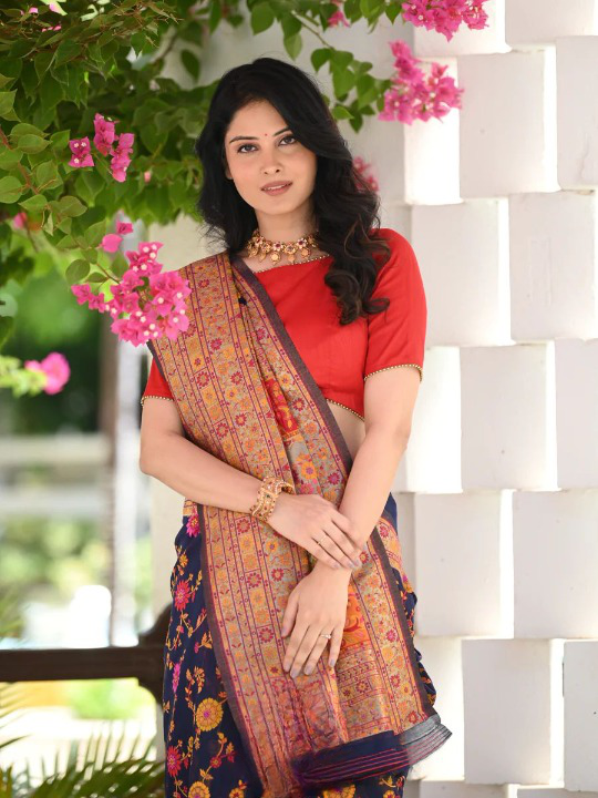 Elegant Banarasi Silk Saree with Zari Border & Pallu Blue