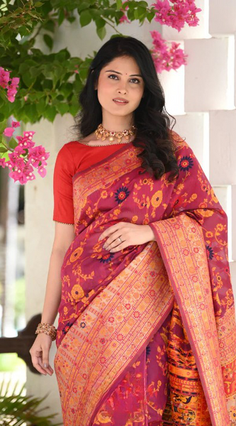 Elegant Banarasi Silk Saree with Zari Border & Pallu Red