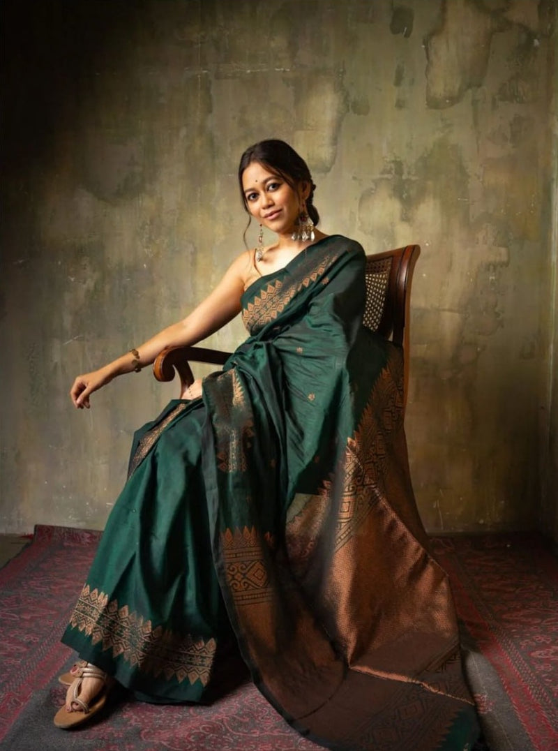 Extraordinary Green Soft Silk Saree With Intricate Blouse Piece