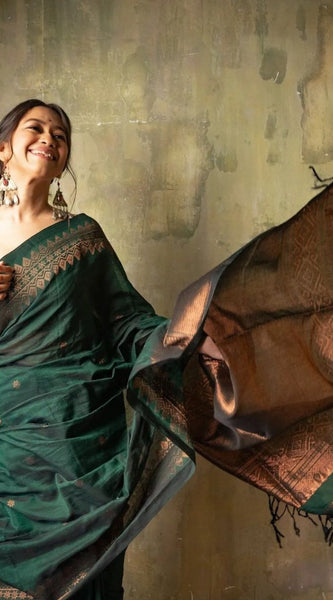 Extraordinary Green Soft Silk Saree With Intricate Blouse Piece