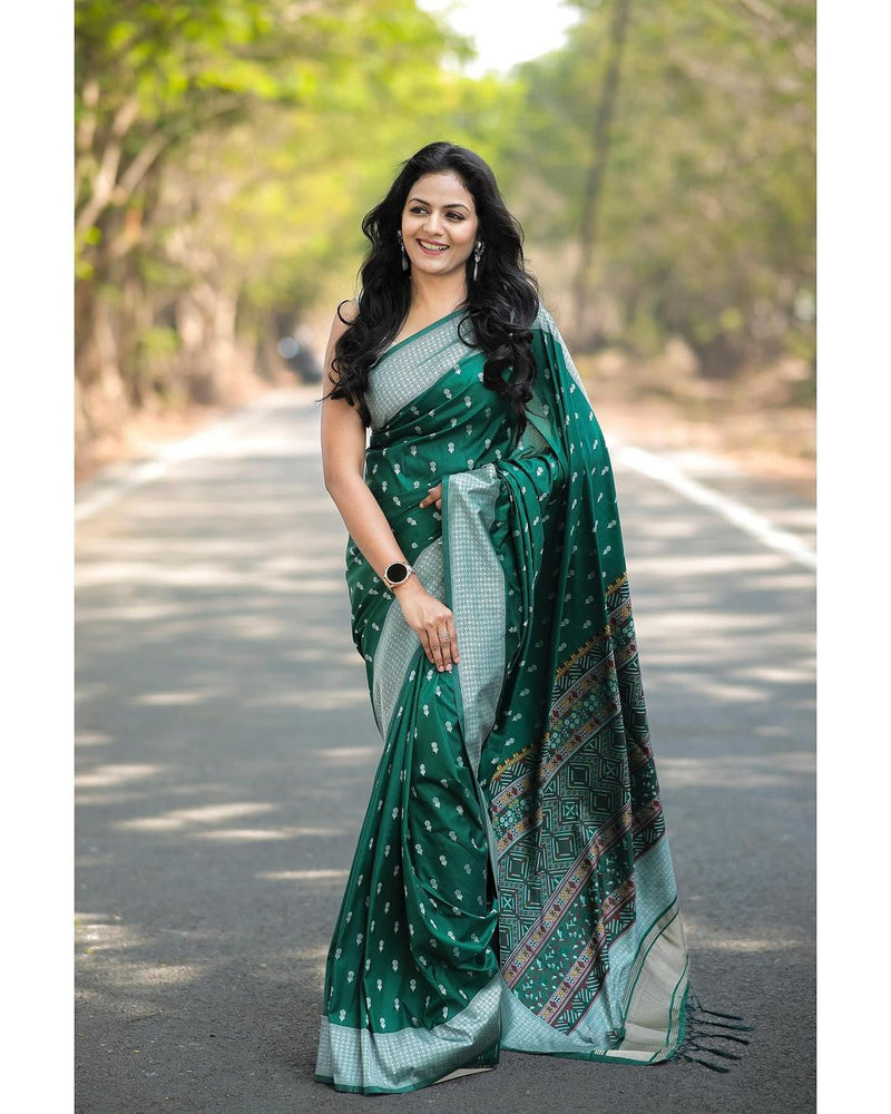 Exquisite Banarasi Silk Saree with Gold Zari Weaving