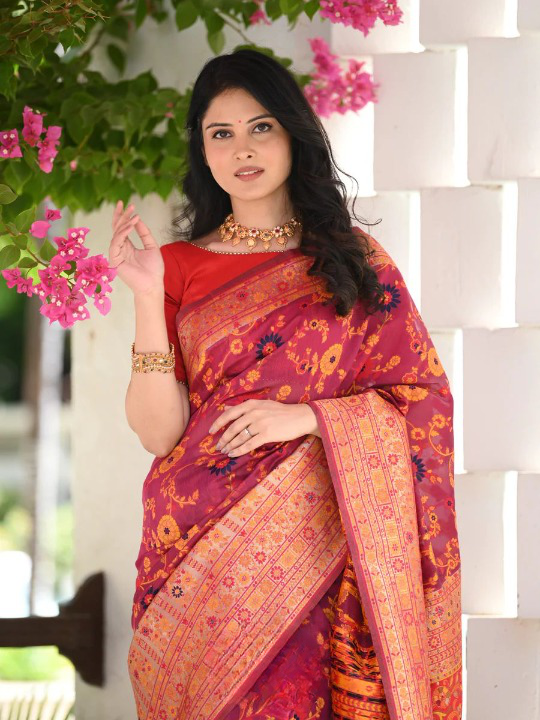 Elegant Banarasi Silk Saree with Zari Border & Pallu Red