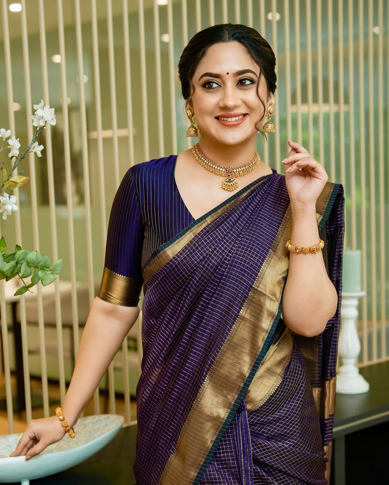 Threads of Glory: Luxe Kanjivaram for Modern Elegance