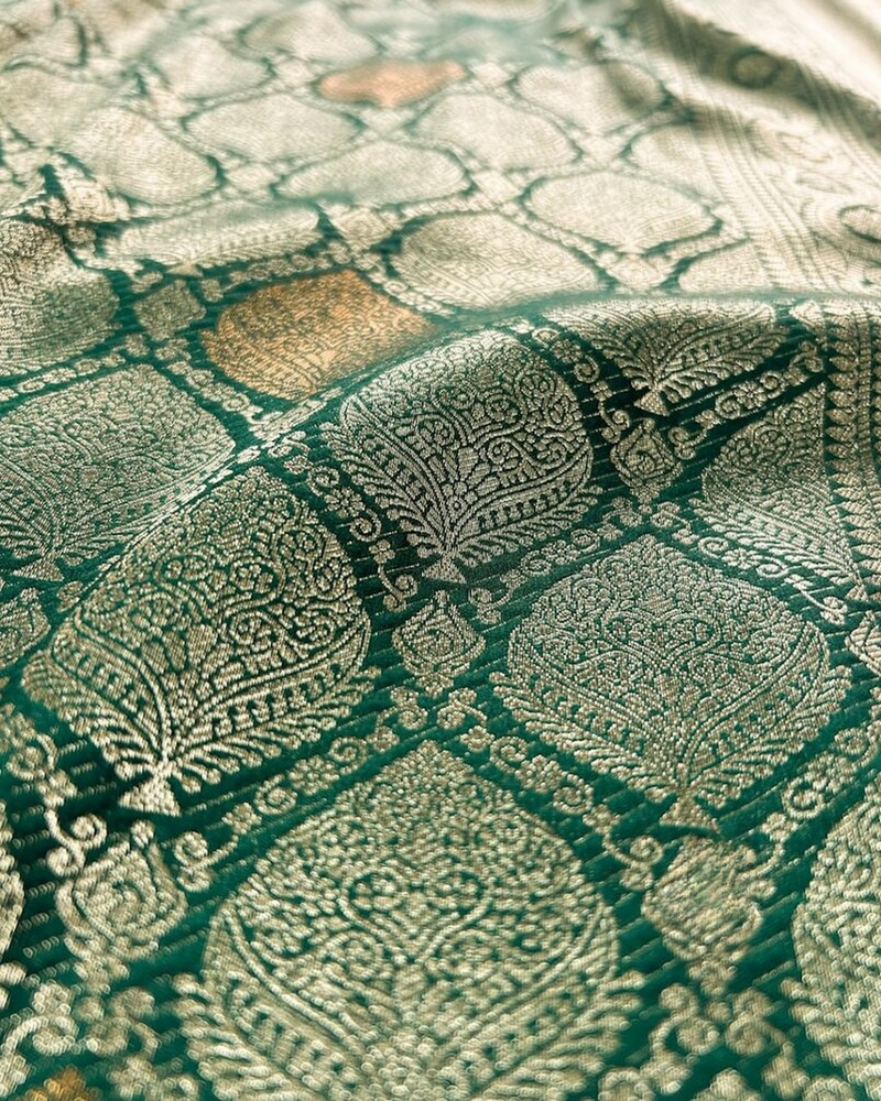 Sumptuous Black Soft Silk Saree With Imbrication Blouse Piece