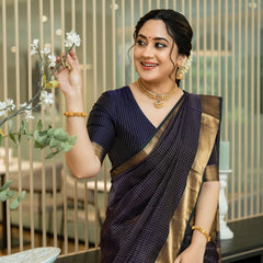 Threads of Glory: Luxe Kanjivaram for Modern Elegance