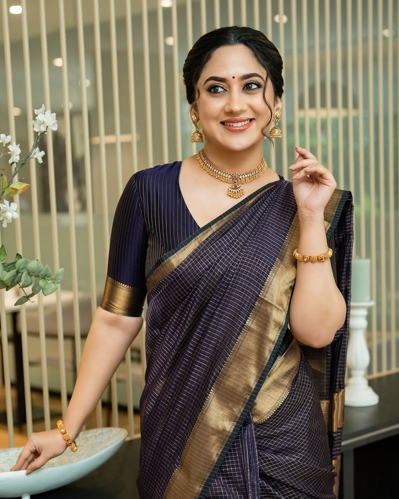 Threads of Glory: Luxe Kanjivaram for Modern Elegance