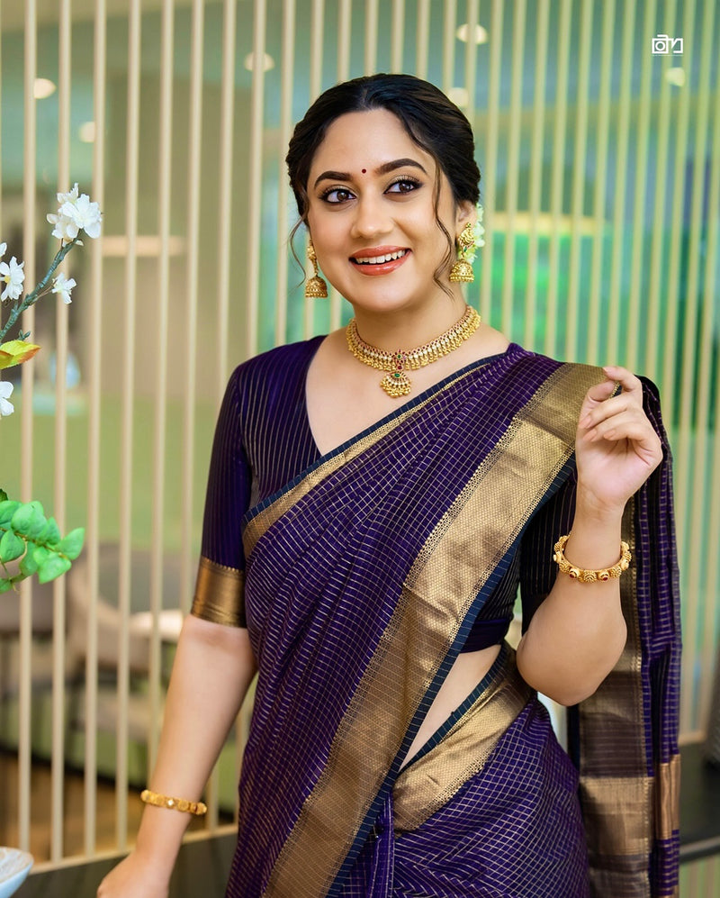 Threads of Glory: Luxe Kanjivaram for Modern Elegance