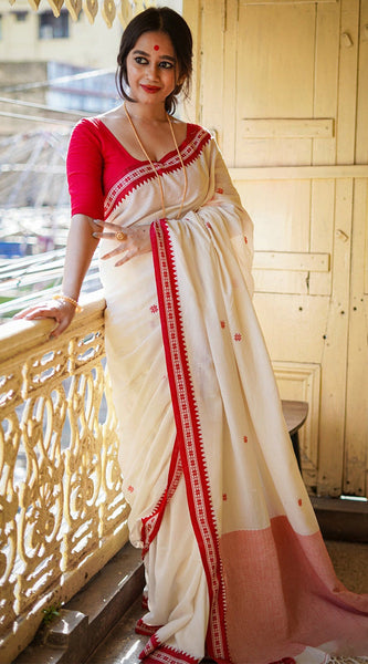 Unique Off White Cotton Silk Saree With Ravishing Blouse Piece
