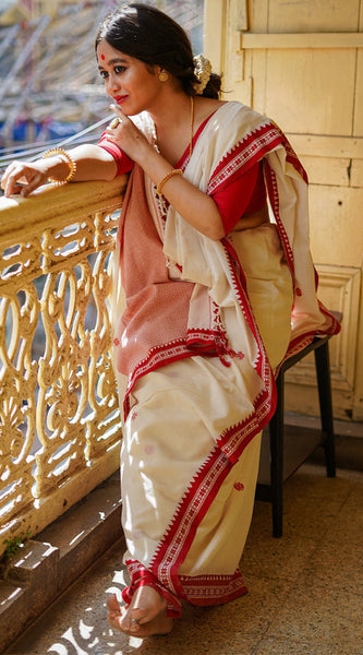 Unique Off White Cotton Silk Saree With Ravishing Blouse Piece