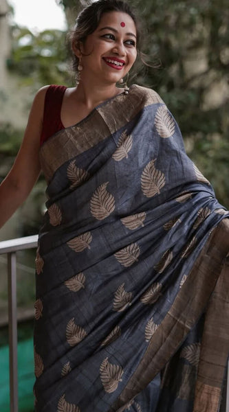 Snappy Grey Linen Silk Saree With Pulsating Blouse Piece