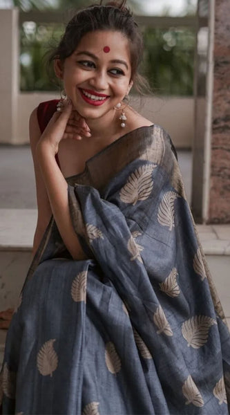 Snappy Grey Linen Silk Saree With Pulsating Blouse Piece