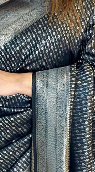Flamboyant Black Soft Silk Saree With Super classy Blouse Piece