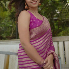 Incomparable Magenta Soft Silk Saree With Resonant Blouse Piece