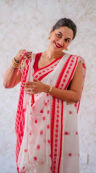 Lissome White Cotton Silk Saree With Smashing Blouse Piece