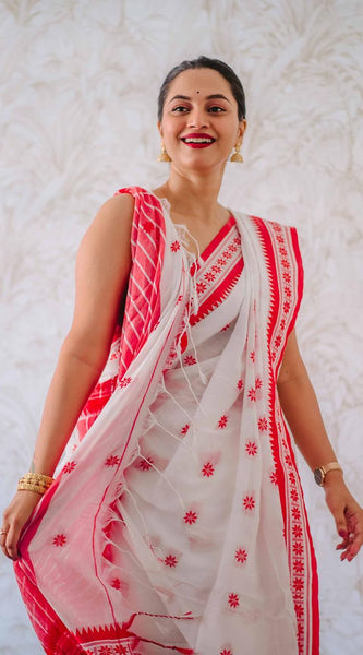Lissome White Cotton Silk Saree With Smashing Blouse Piece