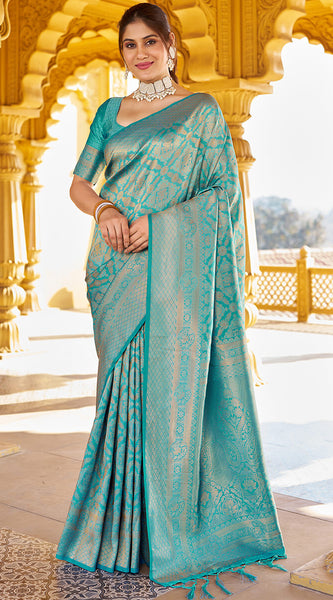 Pulsating Sea Green Kanjivaram Silk Saree With Resplendent Blouse Piece