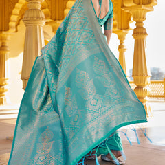 Pulsating Sea Green Kanjivaram Silk Saree With Resplendent Blouse Piece
