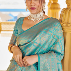 Pulsating Sea Green Kanjivaram Silk Saree With Resplendent Blouse Piece