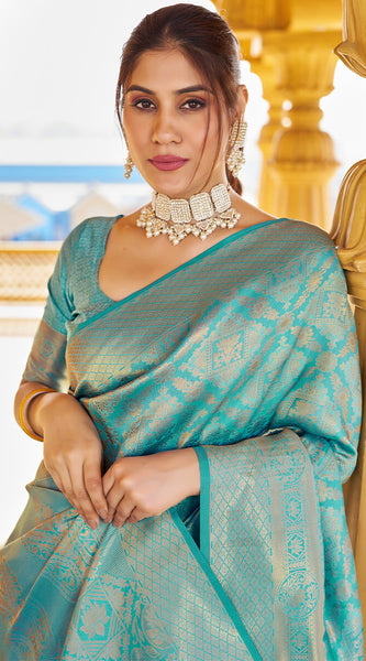 Pulsating Sea Green Kanjivaram Silk Saree With Resplendent Blouse Piece