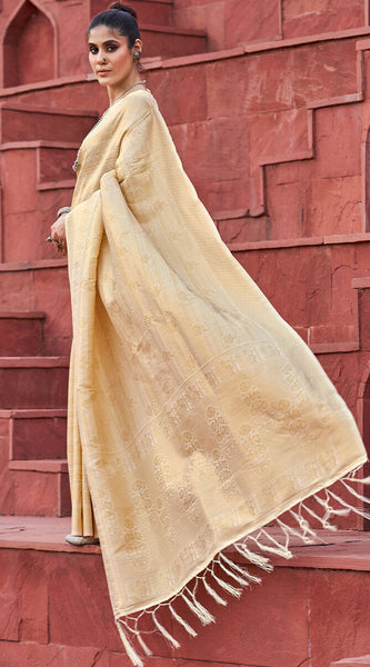 Pretty Beige Kanjivaram Silk Saree With Sizzling Blouse Piece