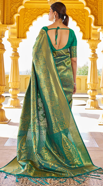 Sumptuous Rama Kanjivaram Silk Saree With Splendorous Blouse Piece