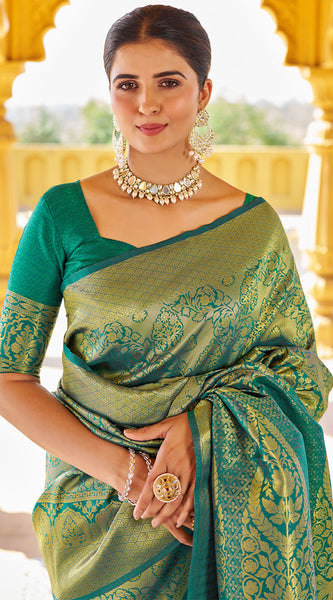 Sumptuous Rama Kanjivaram Silk Saree With Splendorous Blouse Piece