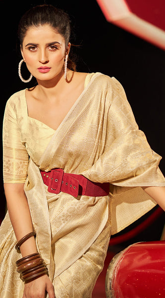 Sempiternal Beige Kanjivaram Silk Saree With Imbrication Blouse Piece