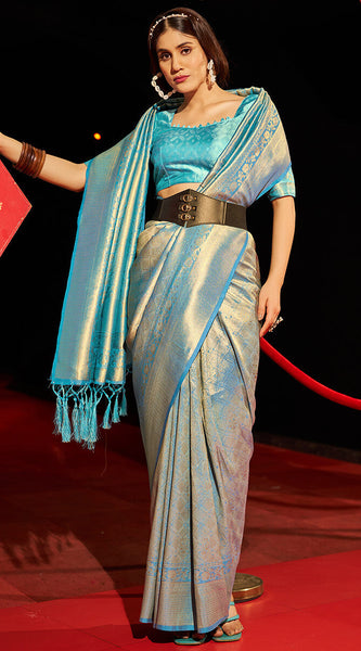 Chatoyant Firozi Kanjivaram Silk Saree With Admirable Blouse Piece