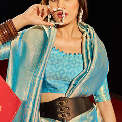Chatoyant Firozi Kanjivaram Silk Saree With Admirable Blouse Piece