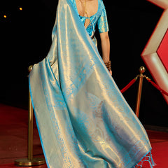 Chatoyant Firozi Kanjivaram Silk Saree With Admirable Blouse Piece