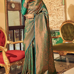 Profuse Dark Green Kanjivaram Silk Saree With Exuberant Blouse Piece