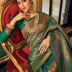 Profuse Dark Green Kanjivaram Silk Saree With Exuberant Blouse Piece