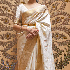Dissemble White Kanjivaram Silk Saree With Embrocation Blouse Piece