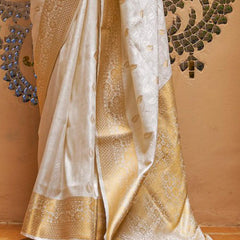 Dissemble White Kanjivaram Silk Saree With Embrocation Blouse Piece
