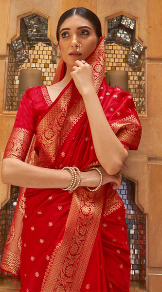 Mellifluous Red Kanjivaram Silk Saree With Panoply Blouse Piece