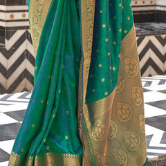 Redolent Rama Kanjivaram Silk Saree With Susurrous Blouse Piece