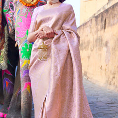 Prominent Baby Pink Kanjivaram Silk Saree with Entrancing Blouse Piece