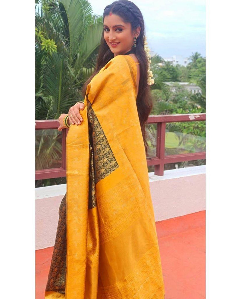 Luxury Lichi Silk Saree with Beautiful Zari Work