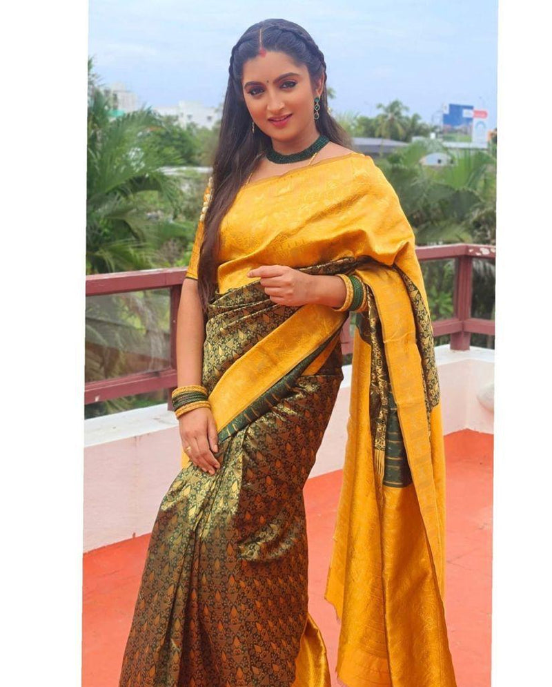 Luxury Lichi Silk Saree with Beautiful Zari Work