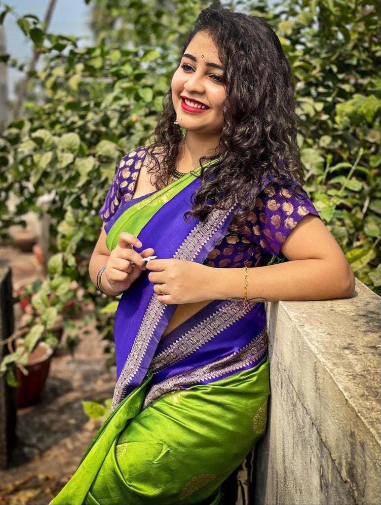 Affordable Lichi Silk Saree with Stunning Zari Detailing