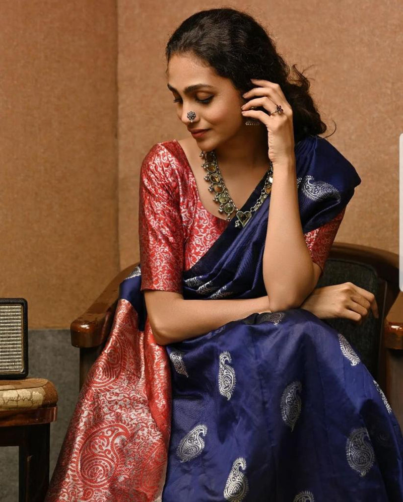 Traditional Wear Lichi Silk Saree with Stunning Zari Patterns