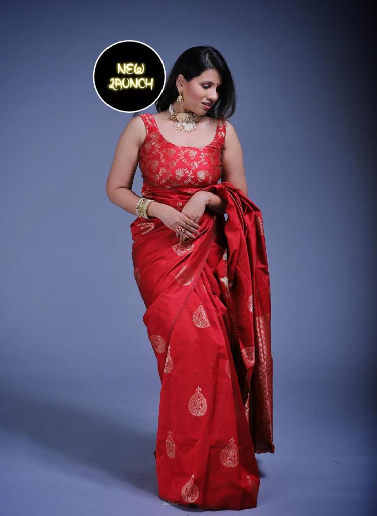 Graceful Lichi Silk Saree with Fine Zari Craftsmanship