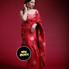 Graceful Lichi Silk Saree with Fine Zari Craftsmanship