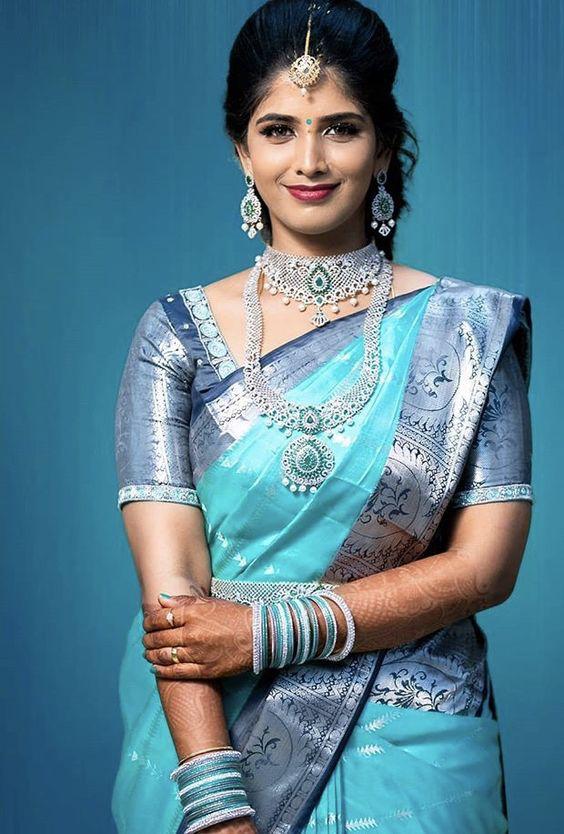 Luxury Silk Saree with Lichi Fabric & Exquisite Zari Art