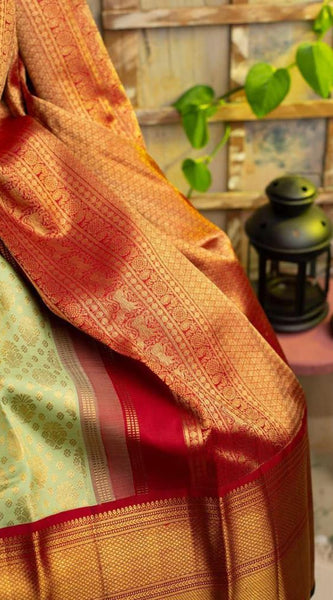 Flawless Lichi Silk Saree with Exclusive Zari Weaving